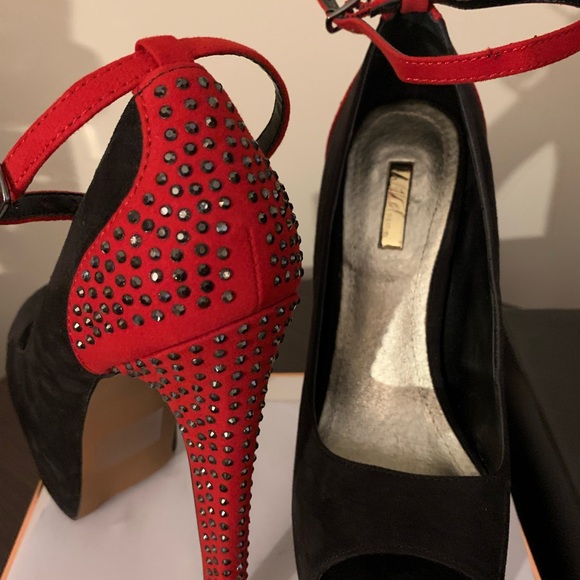 Beautiful Wild pair stilettos 👠 pump size 6 - Picture 3 of 16